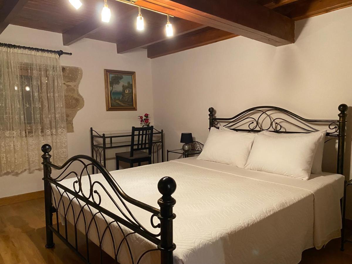 Pegasus House Hotell Corinth Eksteriør bilde
